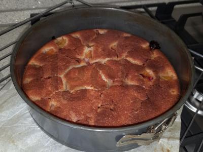 Kefyro slyvų pyragas pagrindine nuotrauka