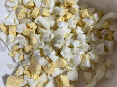 Žuvies konservų salotos su agurkais ir žolelėmis Žingsnis 1