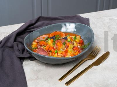 Daržovių troškinys su rūkytomis dešromis pagrindine nuotrauka