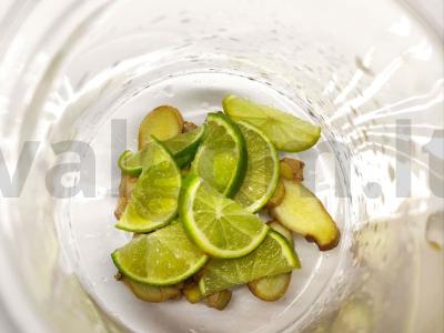 Namų krienų gėrimas su laimu Žingsnis 1