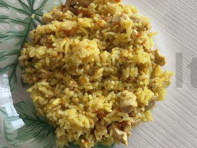 Plovas su vištiena ir ciberžole pagrindine nuotrauka