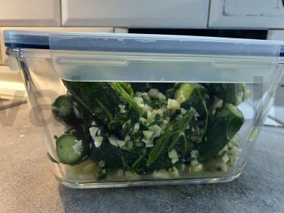 Sūdyti agurkai konteineryje Žingsnis 3