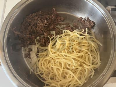 Sultingi makaronai su kiaulienos troškiniu Žingsnis 4