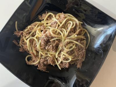 Sultingi makaronai su kiaulienos troškiniu pagrindine nuotrauka