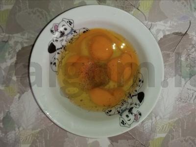 Silpnai sūdyta upėtakis su kiaušinių užpilu Žingsnis 4