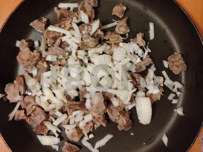 Makaronai su vištienos skrandžiais grietinėje Žingsnis 3