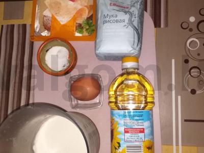 Skanus ryžių blynas su sūriu ir pomidoru Žingsnis 1