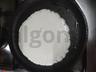 Skanus ryžių blynas su sūriu ir pomidoru Žingsnis 3