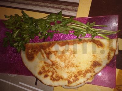 Skanus ryžių blynas su sūriu ir pomidoru pagrindine nuotrauka