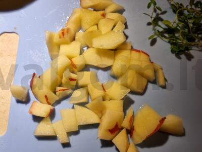 Saldus nektarinų padažas Žingsnis 1