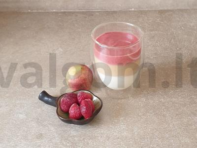 Kremiškas varškės desertas su vaisiais pagrindine nuotrauka