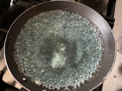 Spalvotas cukraus sirupas biskvitinių korpusų mirkymui Žingsnis 3