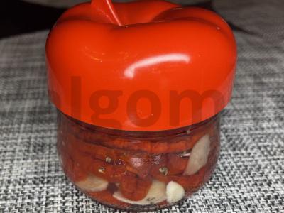 Džiovinti pomidorai su česnaku ir itališkais prieskoniais pagrindine nuotrauka