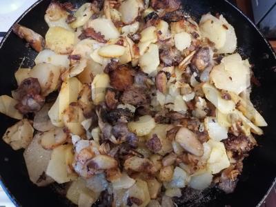 Kepta bulvė su grybais pagrindine nuotrauka