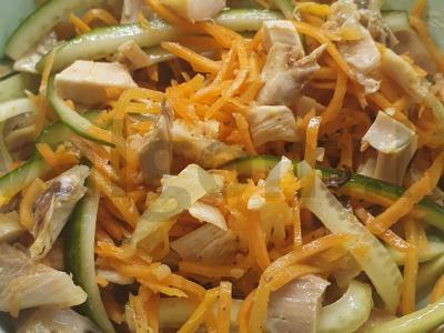 Salotas „Vištiena korėjietiškai“ pagrindine nuotrauka