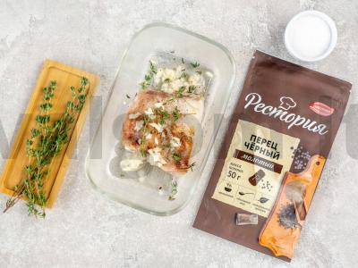 Balta žuvis su pomidorų padažu Žingsnis 1