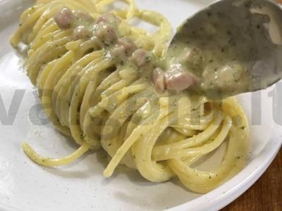 Makaronai su cukinijomis ir bekonu pagrindine nuotrauka