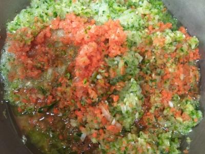 Aštrus adjika žiemai iš cukinijų Žingsnis 1