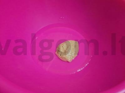 Ruginė-kvietinė duona ant rauginto tešlos Žingsnis 1