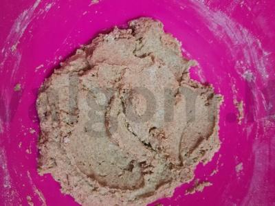 Ruginė-kvietinė duona ant rauginto tešlos Žingsnis 3