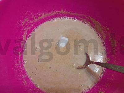 Ruginė-kvietinė duona ant rauginto tešlos Žingsnis 6