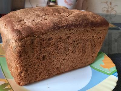 Ruginė-kvietinė duona ant rauginto tešlos pagrindine nuotrauka