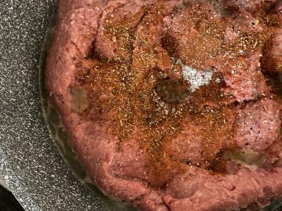 Laivų makaronai su mėsos faršu ir prieskoniais Žingsnis 1