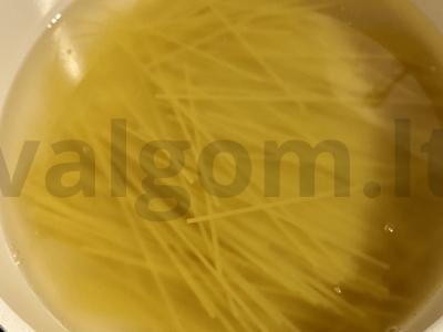 Laivų makaronai su mėsos faršu ir prieskoniais Žingsnis 2