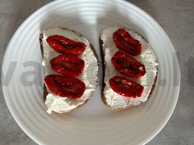 Sumuštiniai su džiovintais pomidorais ir pesto padažu Žingsnis 2