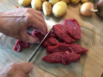 Troškinta bulvė su daržovėmis ir jautiena Žingsnis 1