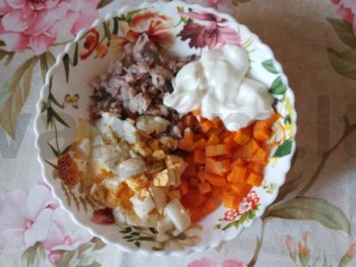 Karpių salotos su virtomis morkomis ir kiaušiniu Žingsnis 4