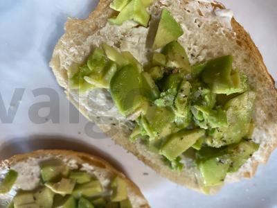 Avokado sumuštiniai pagrindine nuotrauka