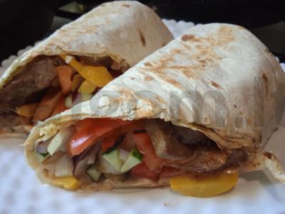 Šašlykas su kiauliena ir marinuotais patisonais pagrindine nuotrauka