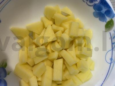 Vaikų troškinys su kotletais Žingsnis 1