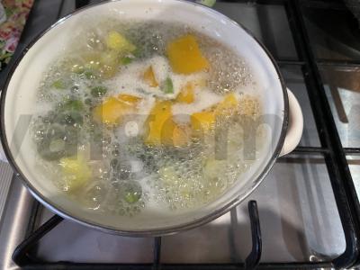 Vaikų troškinys su kotletais Žingsnis 3