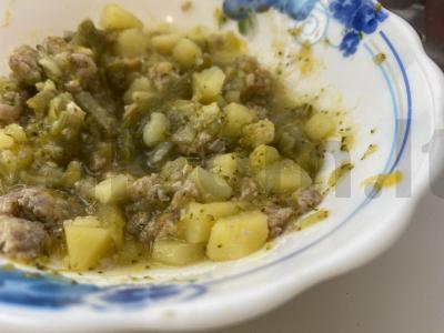 Vaikų troškinys su kotletais pagrindine nuotrauka