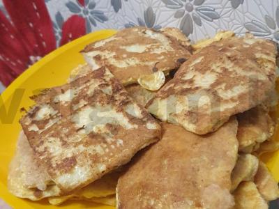 Patingėti čeburekai ant vaflių lakštų pagrindine nuotrauka