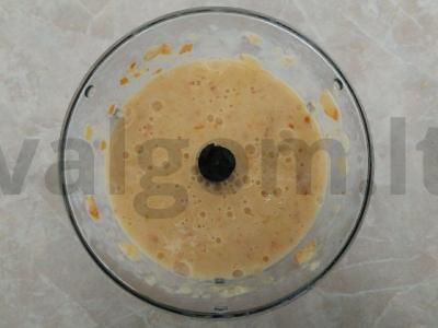 Švelnus persimonų ir apelsinų kokteilis su raugintu pienu Žingsnis 2