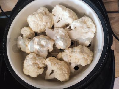 Švelni žiedinių kopūstų apkepas „Aromatinga švelnumas“ Žingsnis 1