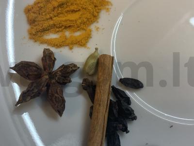 Vaisių plovas su prieskoniais Žingsnis 1