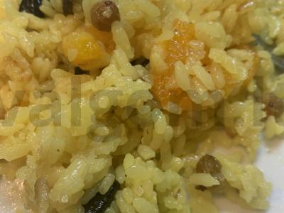 Vaisių plovas su prieskoniais pagrindine nuotrauka