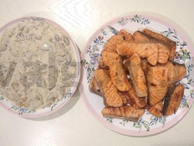 Keptas lašišos filė su laimu ir grybų padažu pagrindine nuotrauka