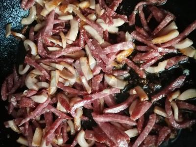 Namų sultinys su kiauliena ir dešra Žingsnis 3