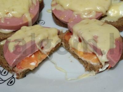 Kepti sumuštiniai greitam pusryčiams pagrindine nuotrauka