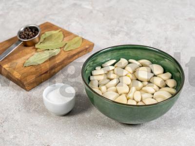 Sūdyta česnakas Žingsnis 1