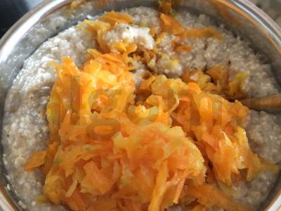 Vegetariškos kotletai iš avižų sėlenų, morkų ir svogūnų Žingsnis 6