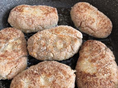 Vegetariškos kotletai iš avižų sėlenų, morkų ir svogūnų Žingsnis 10