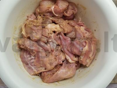 Keptas triušis su spanguolių padažu Žingsnis 1