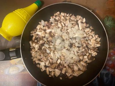 Kruasanai su vištienos ir grybų įdaru Žingsnis 3