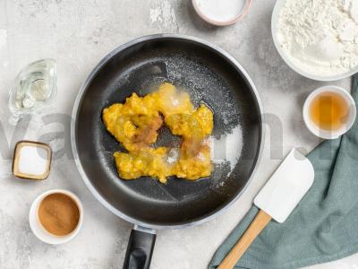 Vegetariški blynai su bananais Žingsnis 1